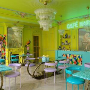 Alternative view of Café Harlequin