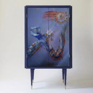 Holding Sun Cabinet
